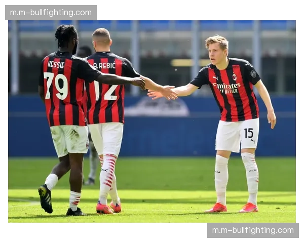 格伊与迪亚斯搭档稳健 曼城双中卫组合渐入佳境